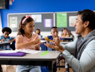 shutterstock 2333466433 326x245 - Inklusion In Schulen: Chancen, Herausforderungen und Erfolgsmodelle aus aller Welt