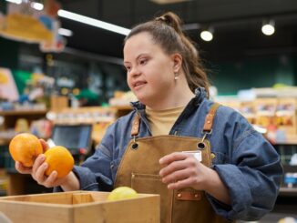 shutterstock 2465012747 326x245 - Berufliche Teilhabe Inklusion als Erfolgsfaktor für Unternehmen